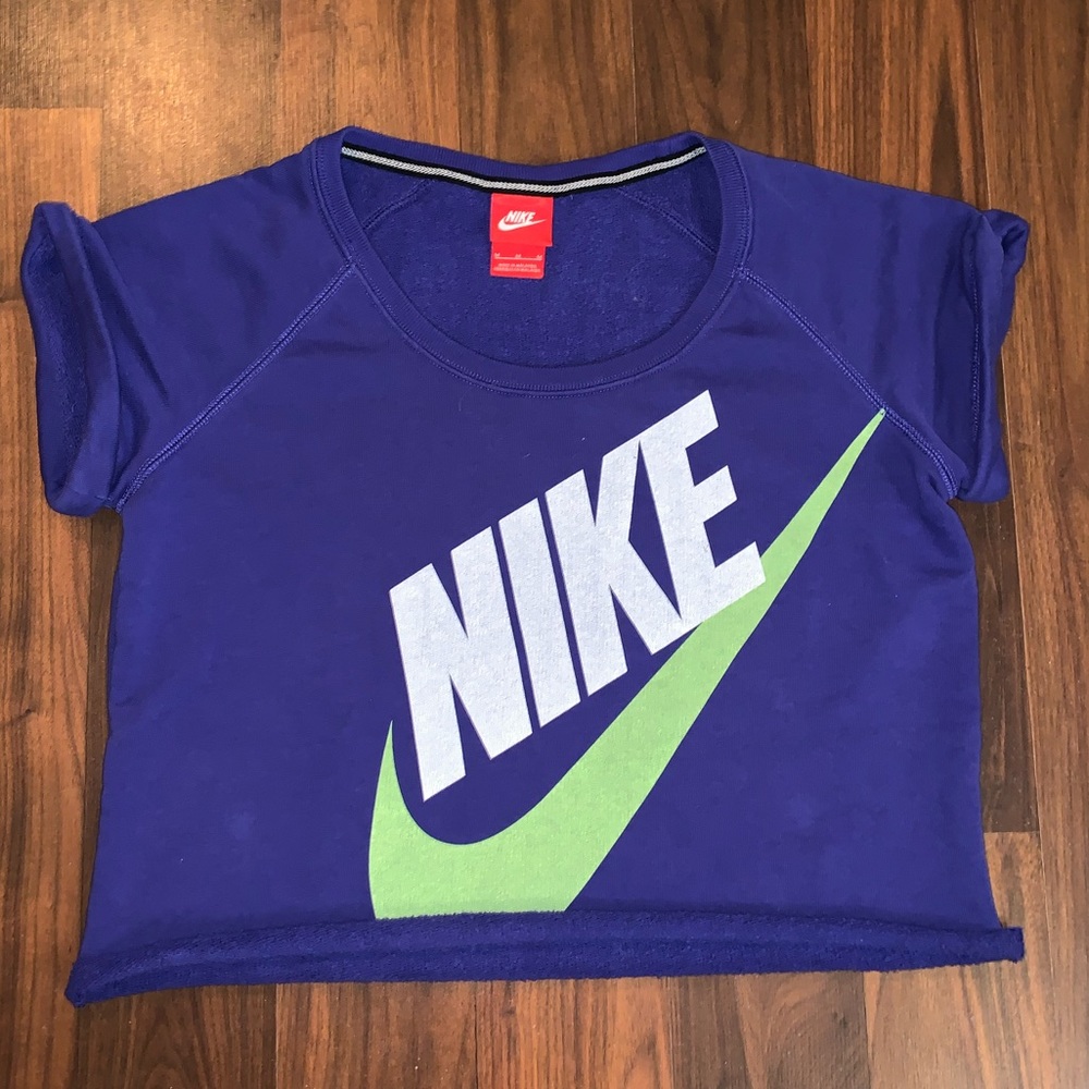 Vintage style crew neck Nike cropped sweatshirt